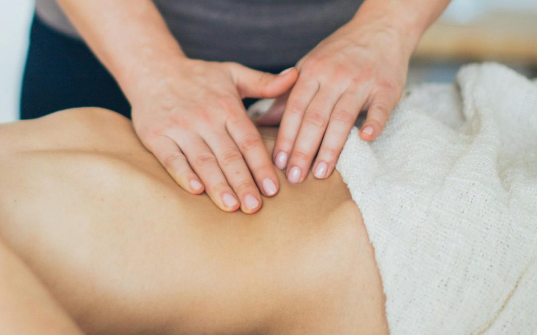 Le massage du ventre Chi Nei Tsang